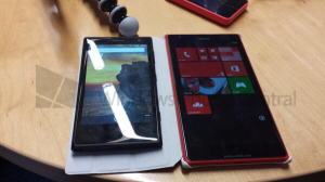 Größenvergleich: links das Lumia 920, rechts das vermeintliche Nokia Lumia 1520 Phablet
